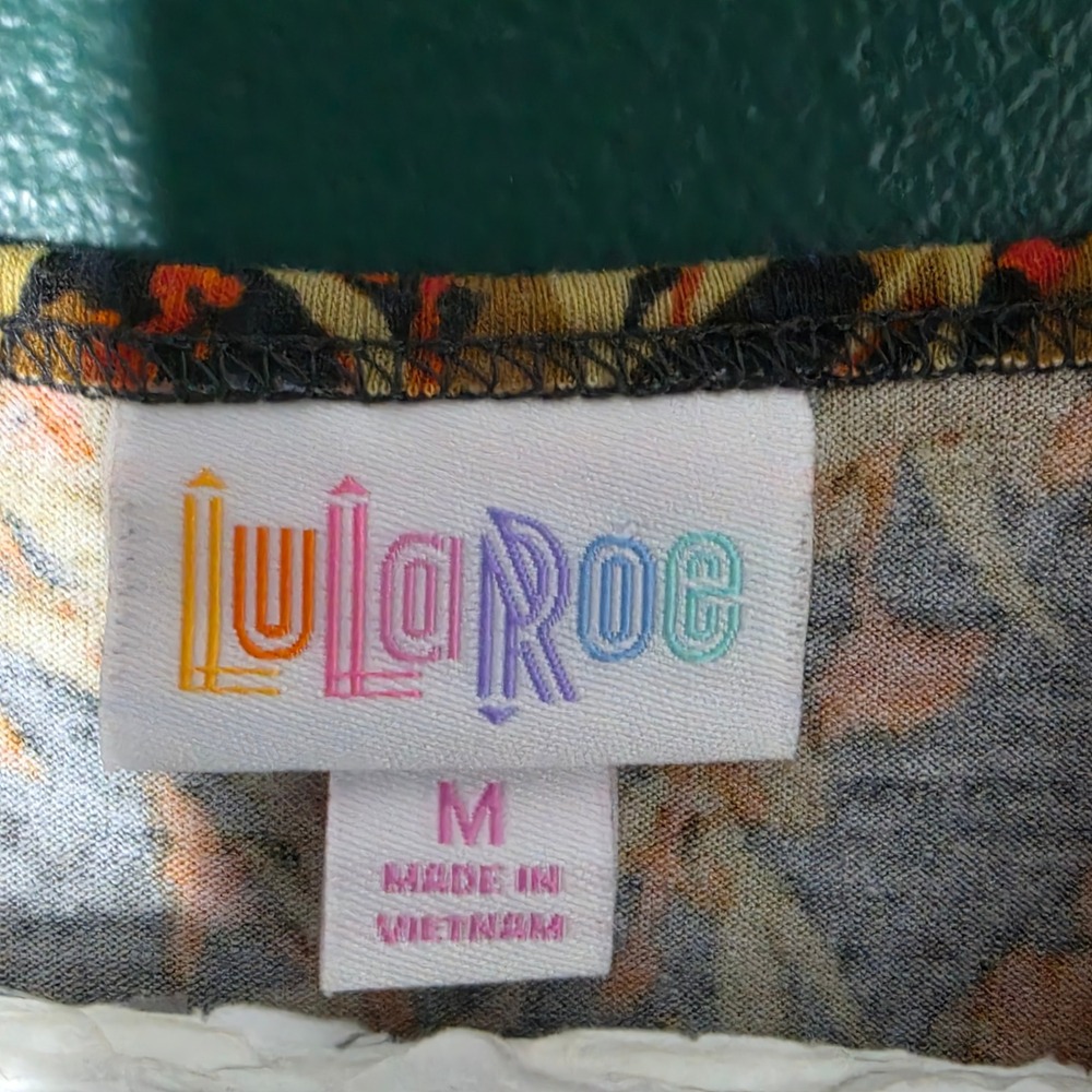LuLaRoe Irma Tunic Top Women Medium Leopard Tropical Print High Low Short Sleeve - Picture 5 of 5